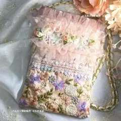 インド刺繍リボン　スマホショルダーポーチ　サコッシュ　フリルバック　花柄ピンク