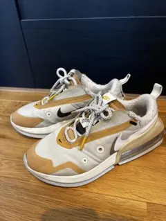 Nike AIRMAXUP スニーカー ベージュ/ホワイト