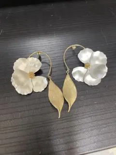 花びら　白　ピアス　結婚式