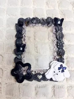 グレーの星形犬装飾トレカケース