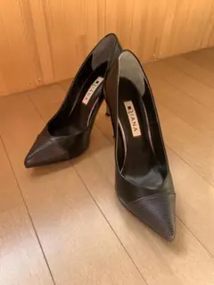 DIANAブラック ポインテッドトゥ ハイヒール（22cm）