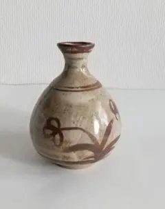 陶器製の花瓶 ベージュと茶色 レトロ