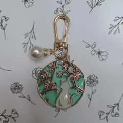 梅の花とねこのチャーム レジン ハンドメイド