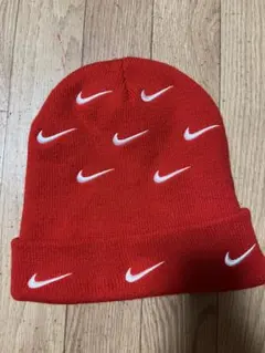NIKEビーニー赤（Le Sserafimユンジン、チェウォン着用） - メルカリ