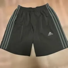 adidas メンズ黒 ショートパンツ 3本ライン　Mサイズ