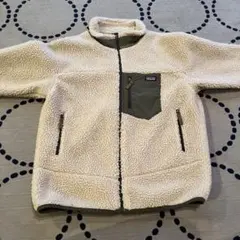 patagonia フリースジャケット クリーム色