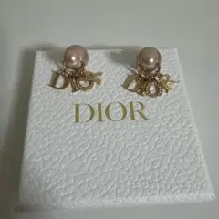 Dior パール ロゴチャーム ピアス