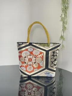 帯リメイクバッグ　黒地に大きな亀甲花紋様　トートバッグ 和装バッグ