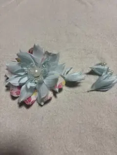 水色 花モチーフ 髪飾り