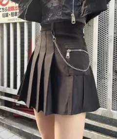 SPINNS　チェーンベルト付きプリーツミニスカート　ブラック