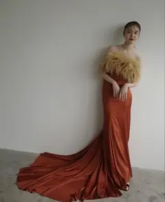 結婚式 テラコッタオフショルダーカラードレス（フェザー付き）