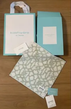 ☆新品☆KASHWERE ミニタオル（タオルハンカチ）のサムネイル