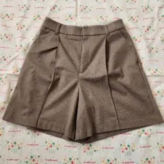 ブラウン タック入り ショートパンツ