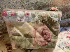 薔薇柄　薔薇刺繍とレースパッチワークキルトポーチ