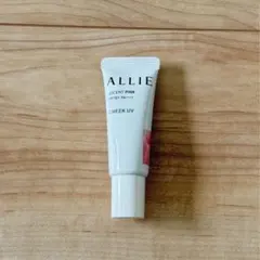 【新品未使用】ALLIE アリー カラーオンUVチーク 01のサムネイル