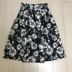 レディーススカート　膝丈　未使用品