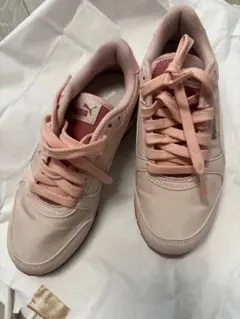 PUMA ピンク スニーカー