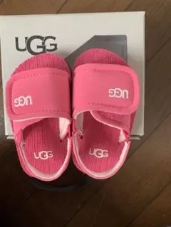 ＵＧＧ　ピンクサンダル6-12センチ