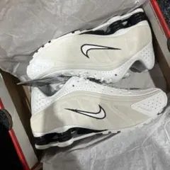 NIKE WMNS SHOX R4 24cm