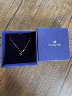Swarovski ハート型レッドブレスレット