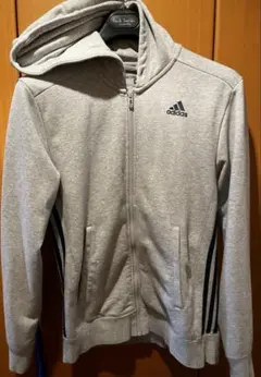 adidas グレー フード付きパーカー M