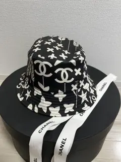 CHANEL バケットハット ブラック ホワイト Mサイズのサムネイル