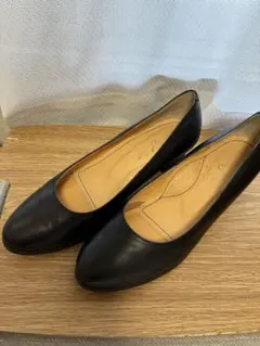 レザー製黒パンプス　24.5センチEEE