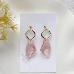 ピンク×ゴールド｜大人かわいい 揺れるピアス イヤリング変更可 透明感 軽量