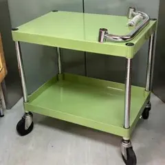 サカエ スチールキャビネット 4段 鍵・仕切り板付 工具箱 デスクワゴン 緑 サカエ スチールキャビネット 4段 鍵・仕切り板付 工具箱 デスクワゴン