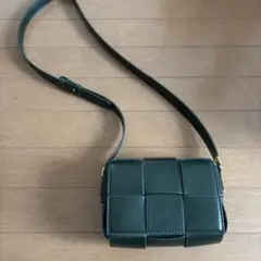 イントレチャート ショルダーバッグ ダークグリーン