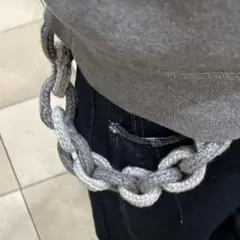 ハンドメイド　ウォレットチェーン　チェーン　グレーの編み物スタイルチェーン