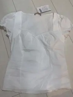 brandy melville ホワイト 半袖ブラウス ウエストリボン付き