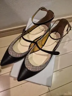 Odette et Odile グレンチェックポインテッドトゥストラップパンプス
