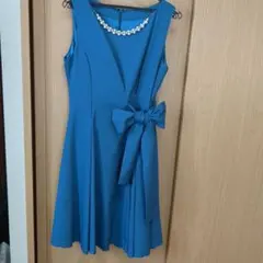 青いAラインドレス ウエストリボン付き