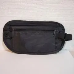 ブラック ボディバッグ ナイロン製　超薄型ポーチ