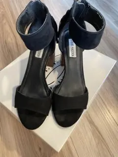 Steve Madden 黒サンダルのサムネイル