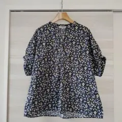 coupole　LIBERTY　ブラウス　花柄　コットンのサムネイル