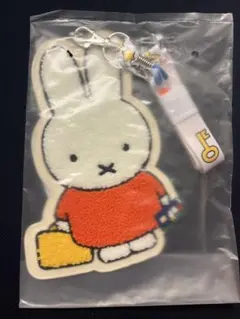 新品未開封★ミッフィーパスケース★サガラ刺繍パスケース