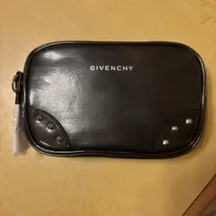 GIVENCHY 黒 スタッズ付きポーチ