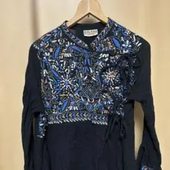 マライカ　刺繍入り長袖シャツ　黒のサムネイル