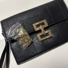 黒いキルティングクラッチバッグ ゴールドチェーン付き