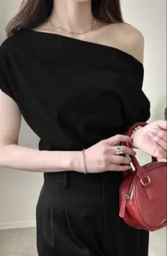 オフショルダー ブラック トップス　ドレープネックフレンチスリーブ GRL