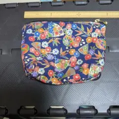 花柄ネイビー布製ポーチ