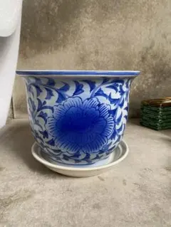 美品 花唐草紋 青白磁 染め付け 陶器 火鉢 手あぶり 草花 鉢カバー