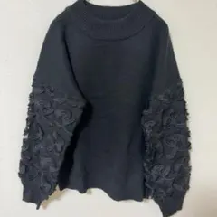 ELVENCE モックネック 3Dフラワーモチーフ ボリューム袖ニット 黒