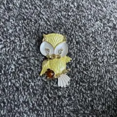フクロウ ブローチ 琥珀付