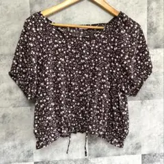 新品　ehka sopo エヘカソポ 花柄シフォン ブラウス 半袖 チャコールのサムネイル