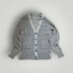 ブルーニットカーディガンパステルな青がかわいいボタン大きめVネック