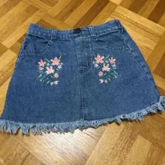 刺繍入りデニムフリンジスカート
