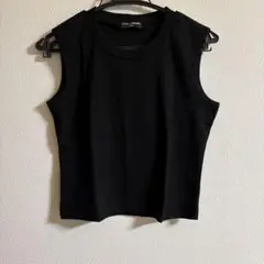 ブラック ノースリーブ トップス